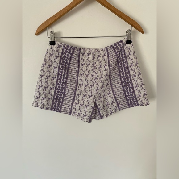 Vintage Women’s Forever 21 Boho Patterned Shorts - Picture 4 of 10
